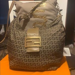 Fendi Beautiful authentic monogrammed  bag. 🌹👜